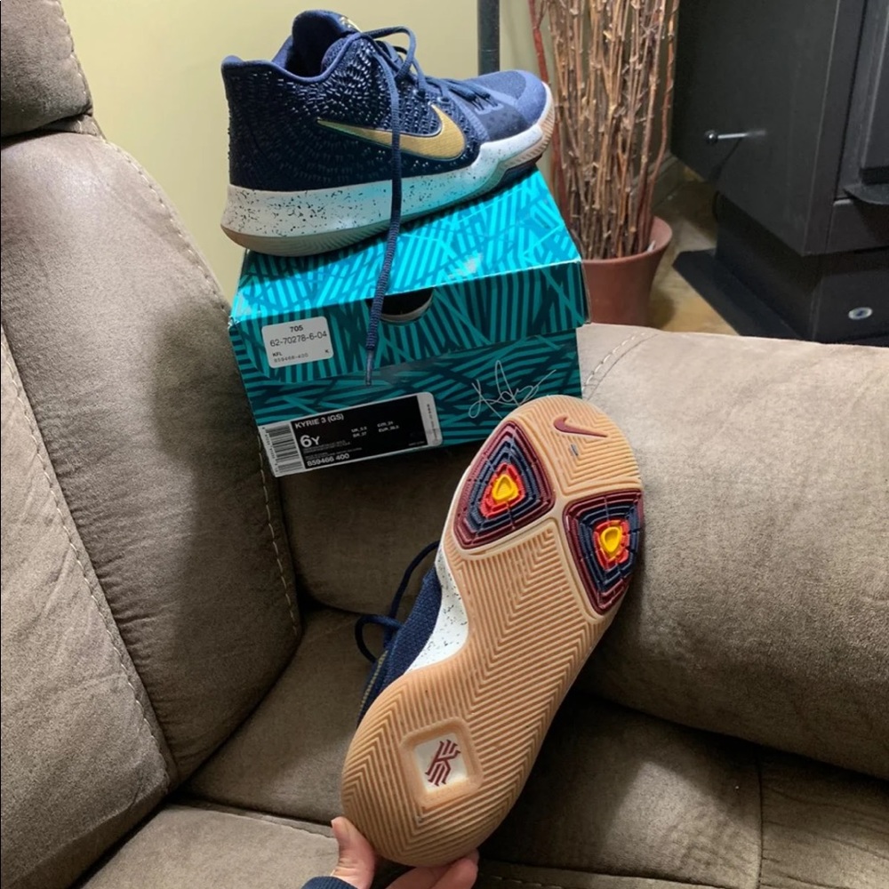 Kyrie 3 sneakers